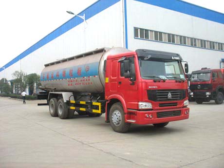 重汽豪濼后八輪粉粒物料運(yùn)輸車(chē)